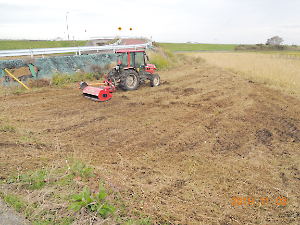 スライドモアー草刈り