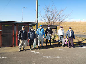 機場点検、ゴミ拾い