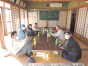 機場点検、ゴミ拾い