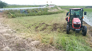 ツインモア草刈り