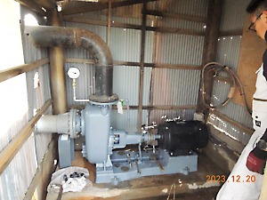 毛揚機場ポンプ設置立会い