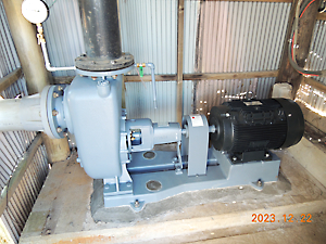 毛揚機場ポンプ設置立会い